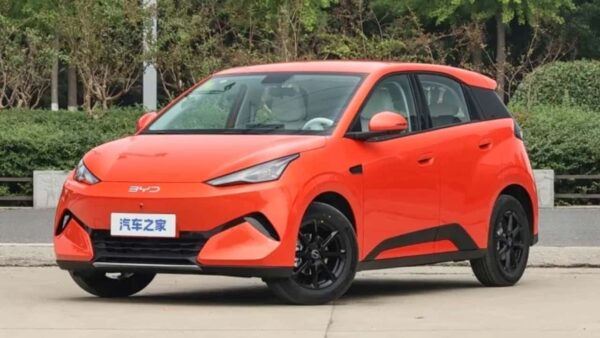 Novo BYD Dolphin Mini é lançado na China com preço a partir de R$ 49,4 mil e chega ao Brasil em 2028