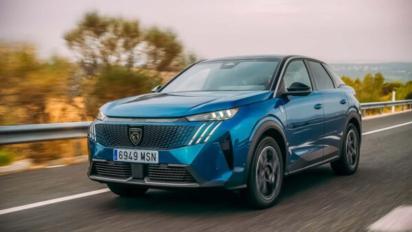 Peugeot supera Ford e Hyundai na Itália com 7.260 vendas em setembro, enquanto no Brasil enfrenta queda de 36,8%