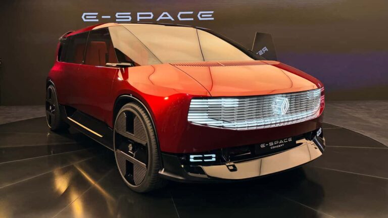 Renault apresenta E-Space Concept no Salão de Paris, minivan elétrica com tela curva de 1,13 m e seis lugares