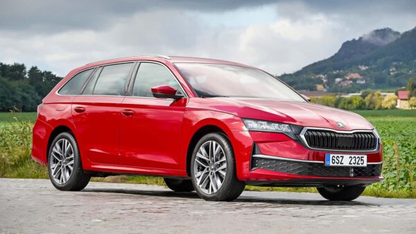Skoda Octavia marca retorno do Grupo VW aos híbridos plenos após uma década fora do mercado