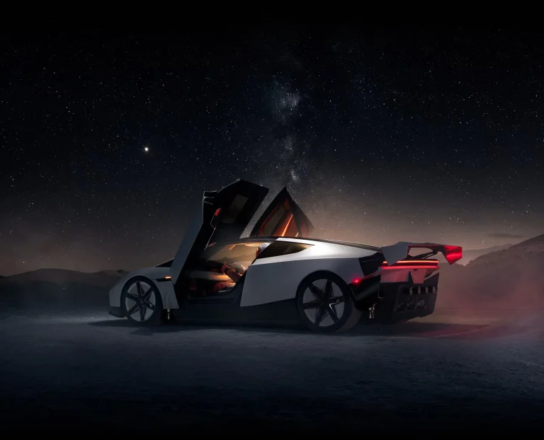 Novo Tesla Roadster branco com portas abertas, aerofólio traseiro e iluminação vermelha sob o céu estrelado.