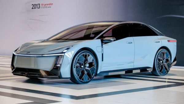 Toyota desenvolve nova geração de motores a combustão e plataforma para híbridos e elétricos