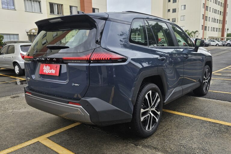 Toyota RAV4 SX Híbrido 2026 chega ao Brasil com preço de R$ 351.720 e autonomia de até 1.200 km