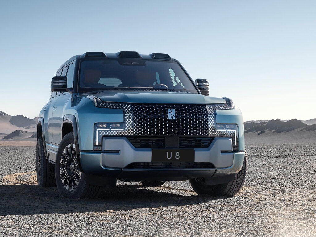 BYD confirma chegada da marca de luxo Yangwang ao Brasil em 2027 com SUV que flutua em água