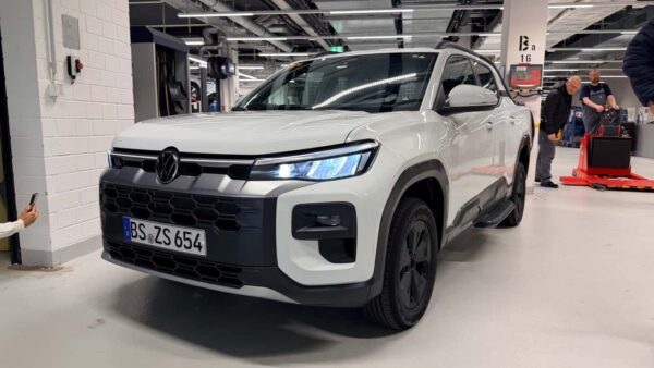Volkswagen Tukan ganha nova versão intermediária na Alemanha; lançamento previsto para 2027 com opção híbrido-leve