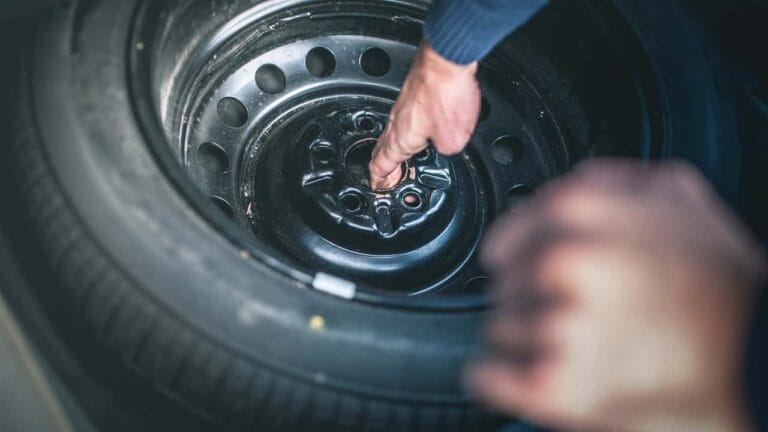 Carros novos estão deixando de ter estepe e adotando kits de reparo e pneus run-flat