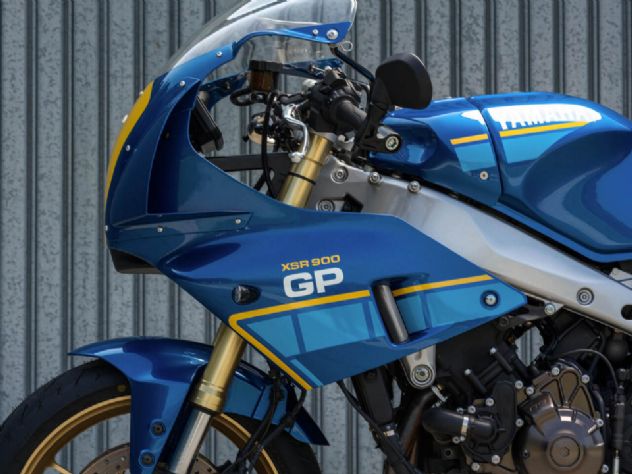 Yamaha XSR900 GP 2027 é lançada com nova cor e mantém motor de 119 cv